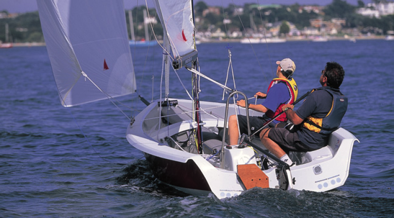 Ropa de verano para navegar en vela ligera