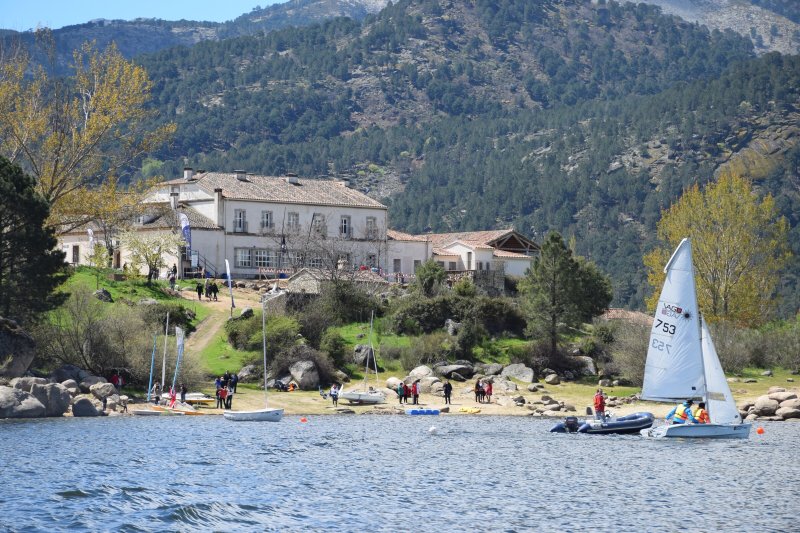 Residencia veraniega del Club náutico del Burguillo 