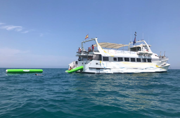 Dalmau TRIMARAN DE PASAJE Y TURISMO