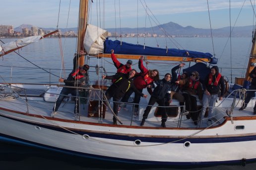 Prácticas de amarre a la boya y fondeo