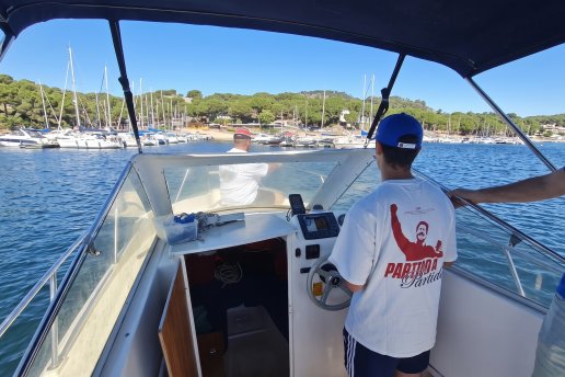 Prácticas de amarre a la boya y fondeo