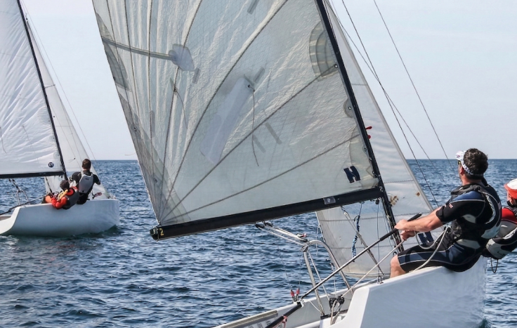 Que ropa llevar para navegar en vela ligera
