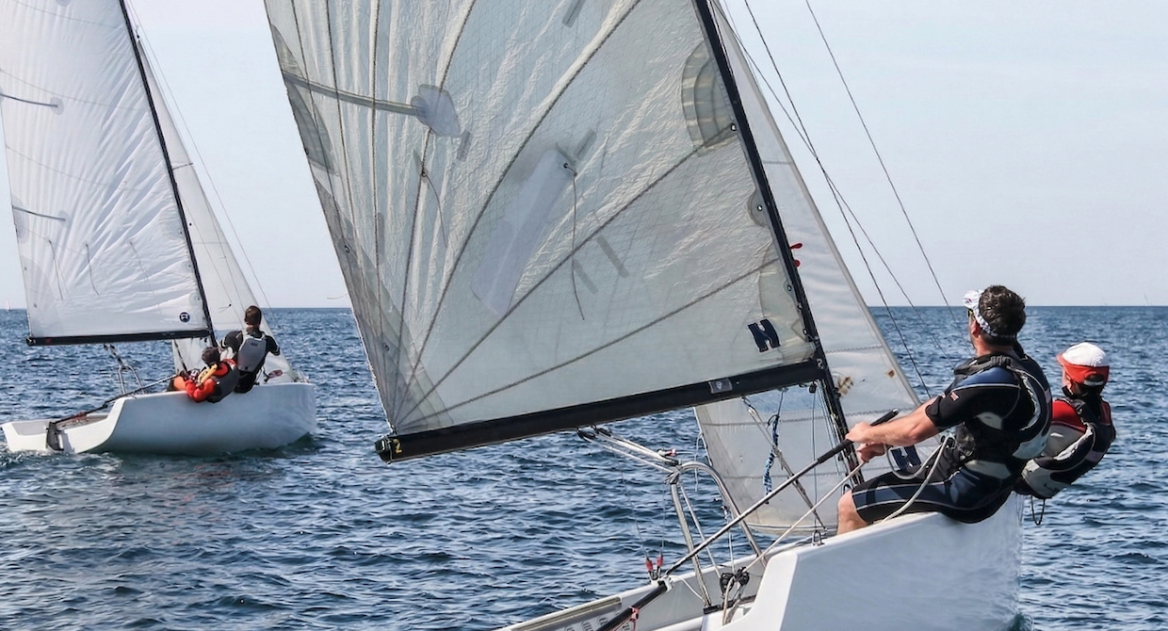 Que ropa llevar para navegar en vela ligera